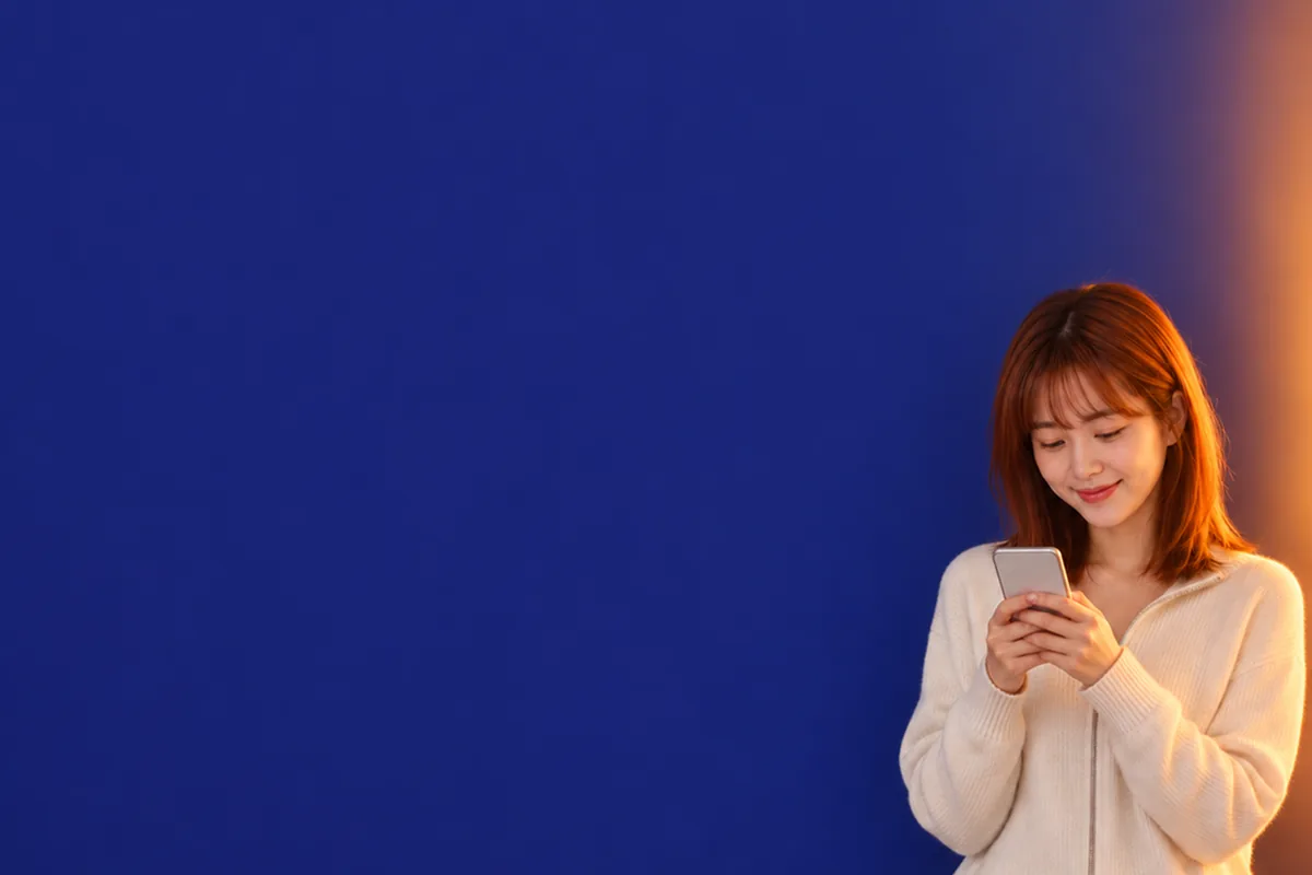모빌카드 한도 저금통 옆에 놓인 휴대폰과 카드 24시 바로
